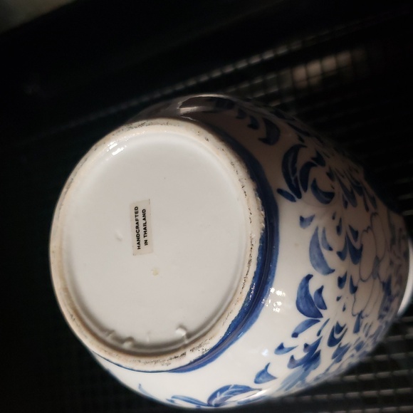 Blue and White Floral Vase - Picture 4 of 5